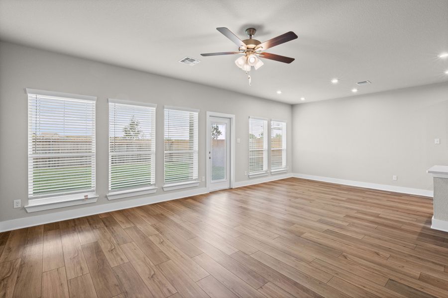Spacious, unfurnished interior of a new home in Hartrick Ranch, Temple (Image 10).
