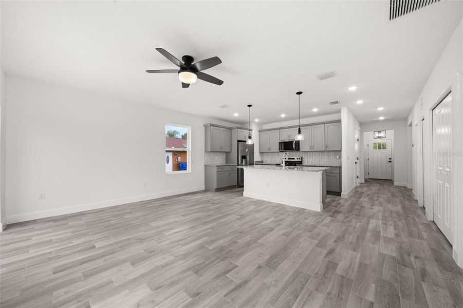 Spacious, unfurnished interior of a new home in , Sebring (Image 38).
