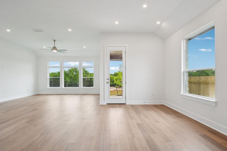 Spacious, unfurnished interior of a new home in Persimmon, Buda (Image 18). Spacious, unfurnished interior of a new home in Persimmon, Buda (Image 18).