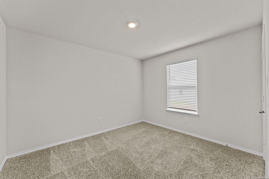 Spacious, unfurnished interior of a new home in Laurel Vistas, San Antonio (Image 28).