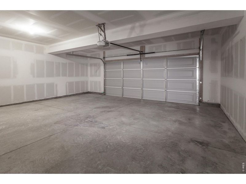 Spacious, unfurnished interior of a new home in , Timnath (Image 28).