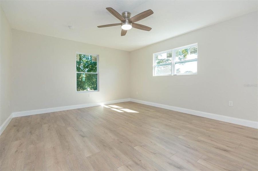 Spacious, unfurnished interior of a new home in , Dade City (Image 27).