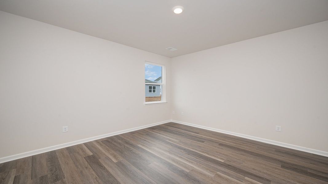 Spacious, unfurnished interior of a new home in Livingston Woods, Irmo (Image 11).