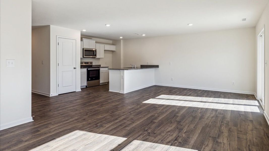 Representative unfurnished interior of a home built from the Freeport by D.R. Horton in Johnson Farms, Greeneville (Image 18).