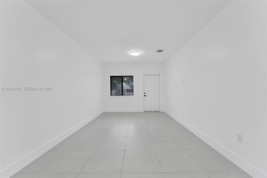 Spacious, unfurnished interior of a new home in , Miami (Image 20).