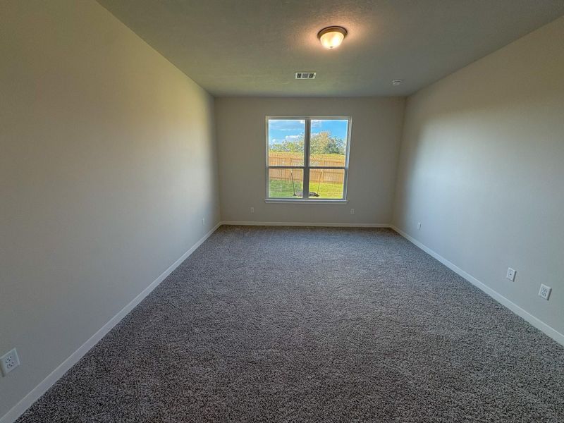 Spacious, unfurnished interior of a new home in , Huntsville (Image 9).