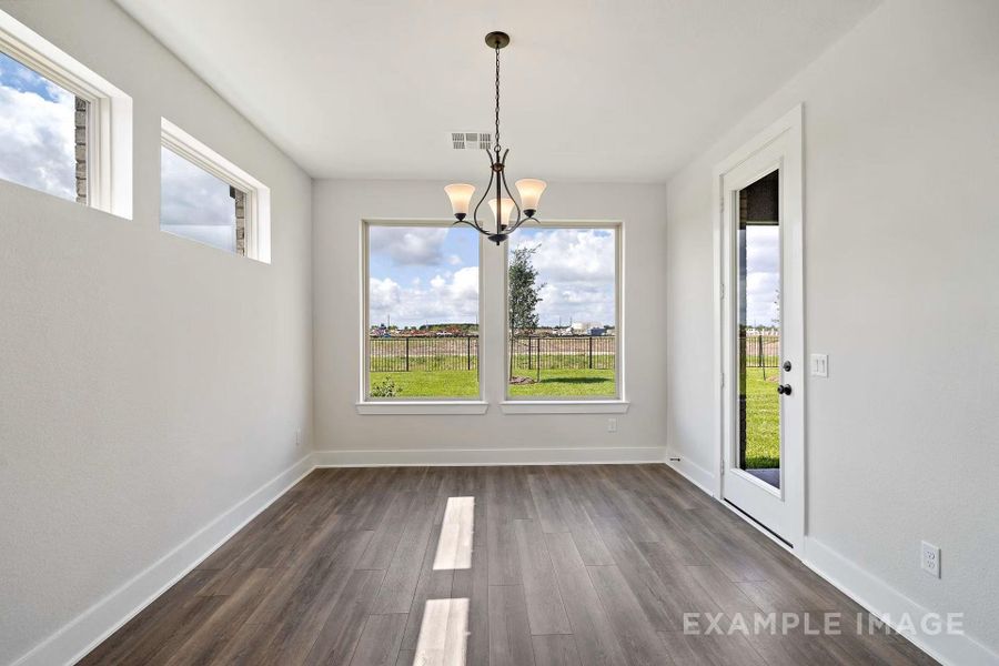 Spacious, unfurnished interior of a new home in Lago Mar, Texas City (Image 25).