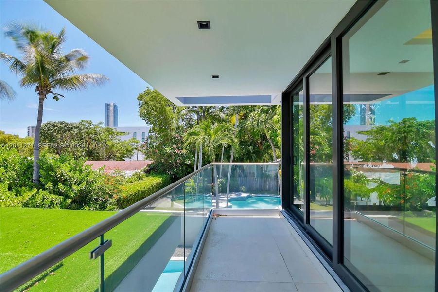 Exterior details and patio area of a home in , Miami (Image 36).
