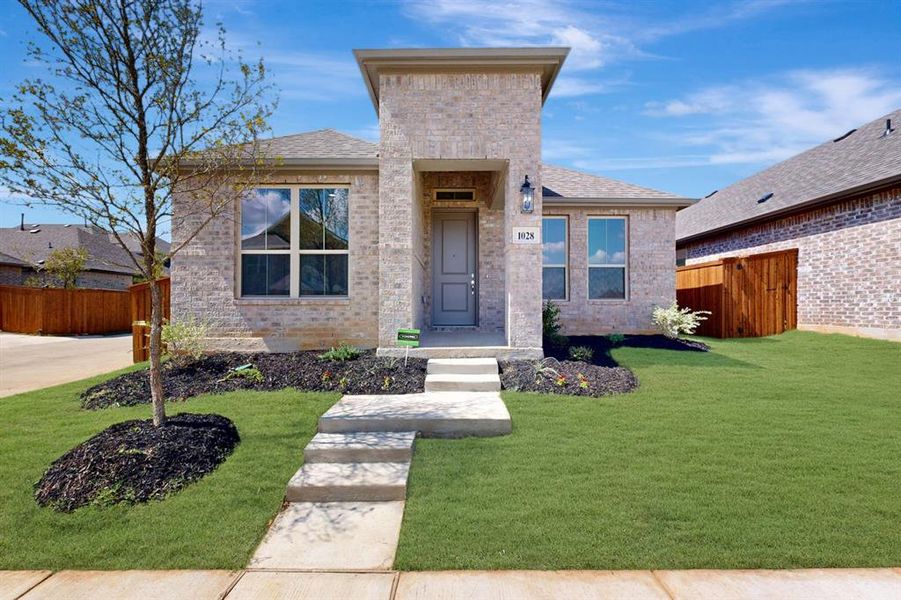 Exterior details and patio area of a home in Tarrytown, Crowley (Image 19).