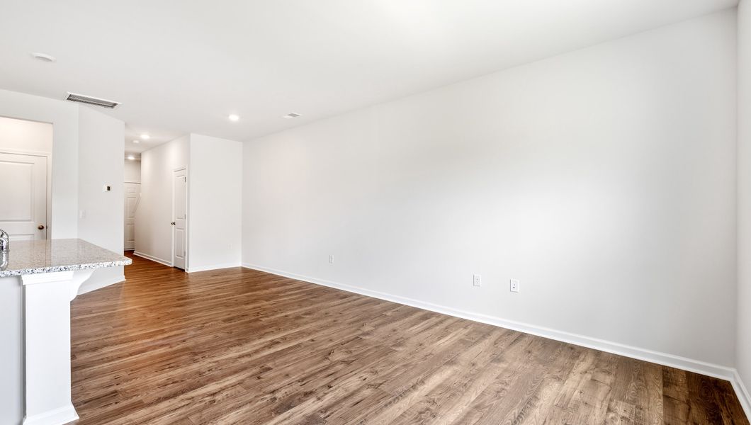Spacious, unfurnished interior of a new home in Tanglewood Townes, Greenville (Image 18).