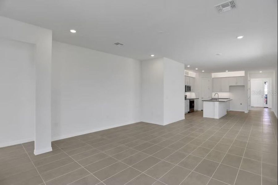 Spacious, unfurnished interior of a new home in Turnleaf, Punta Gorda (Image 10).
