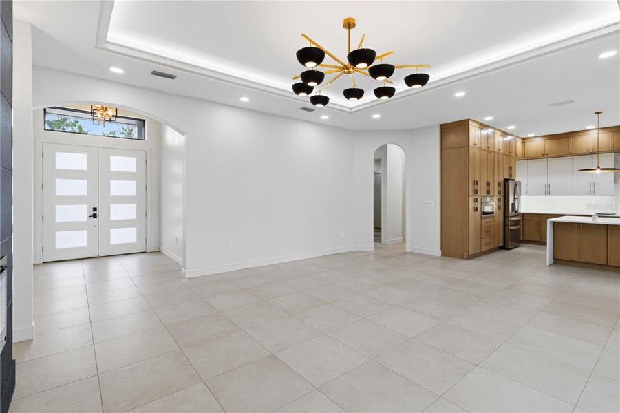 Spacious, unfurnished interior of a new home in , Plant City (Image 22).