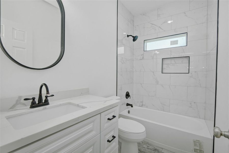 Furnished interior view inside a new home in , Freeport (Image 10).