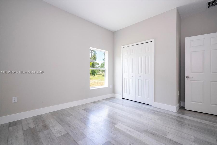 Spacious, unfurnished interior of a new home in , Sebring (Image 39).