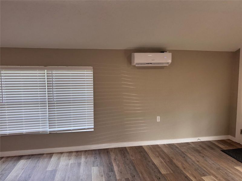 Spacious, unfurnished interior of a new home in , Bedias (Image 19).