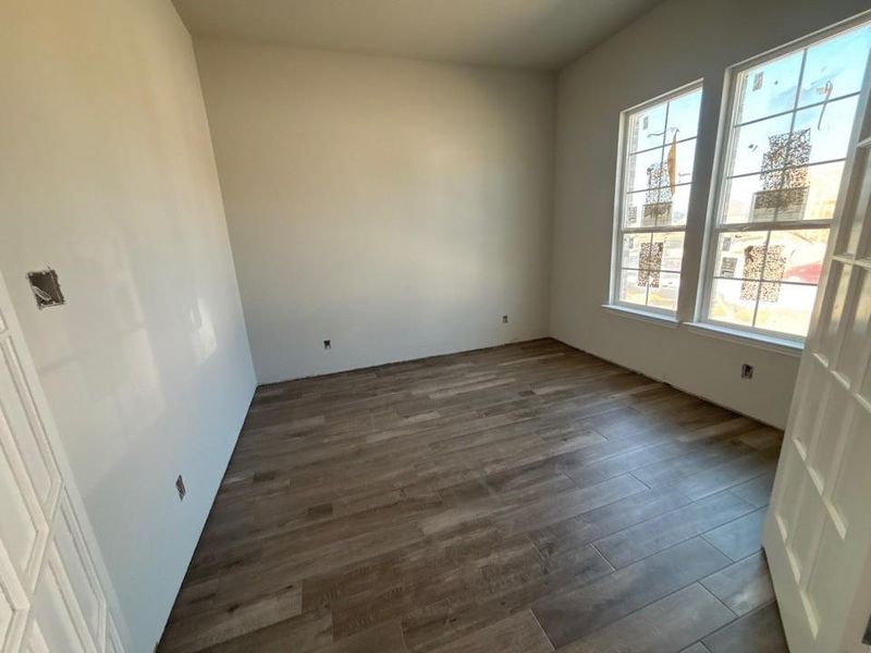Spacious, unfurnished interior of a new home in Waterford Park, Weatherford (Image 6).