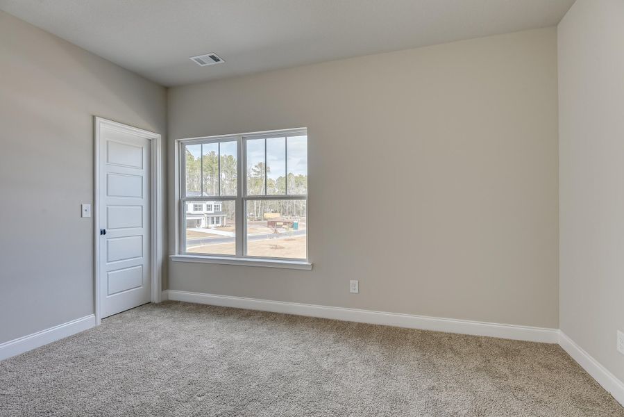 Spacious, unfurnished interior of a new home in , Edgefield (Image 10).
