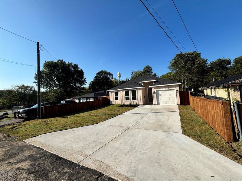 Front exterior of a new home in , Dallas, TX, highlighting curb appeal (Image 1). Front exterior of a new home in , Dallas, TX, highlighting curb appeal (Image 1).