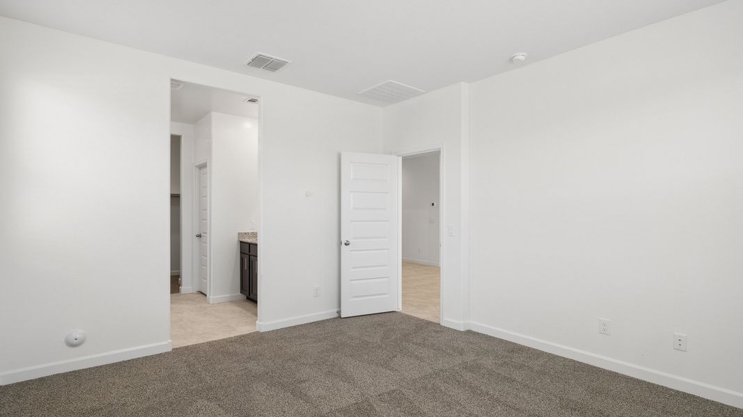 Spacious, unfurnished interior of a new home in Quail Ranch, San Tan Valley (Image 20). Spacious, unfurnished interior of a new home in Quail Ranch, San Tan Valley (Image 20).