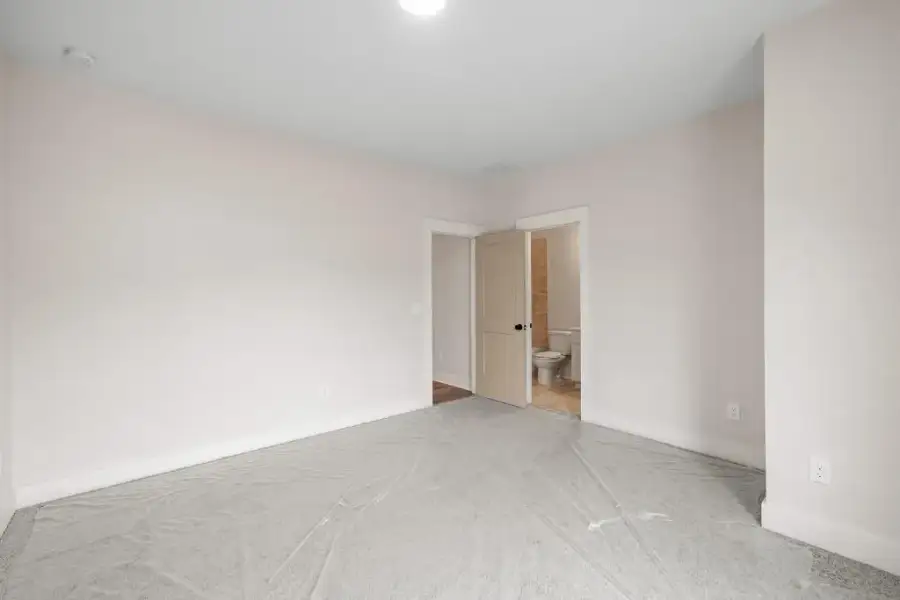 Spacious, unfurnished interior of a new home in Hillshire, Cumming (Image 28).