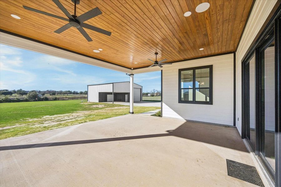 Exterior details and patio area of a home in , Waller (Image 4).