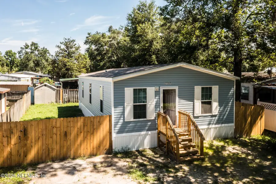 Exterior details and patio area of a home in , Jacksonville (Image 13).