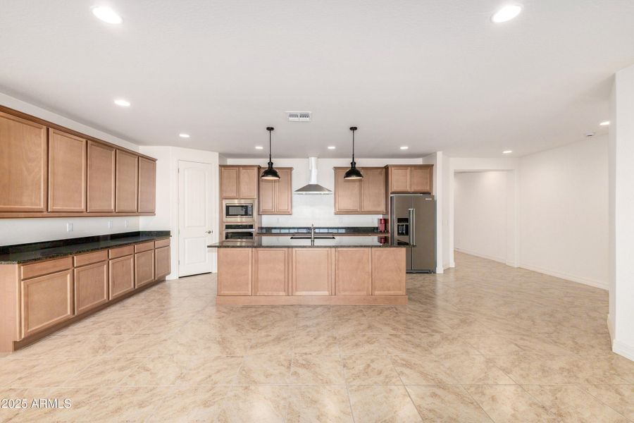 Large Kitchen Large Kitchen