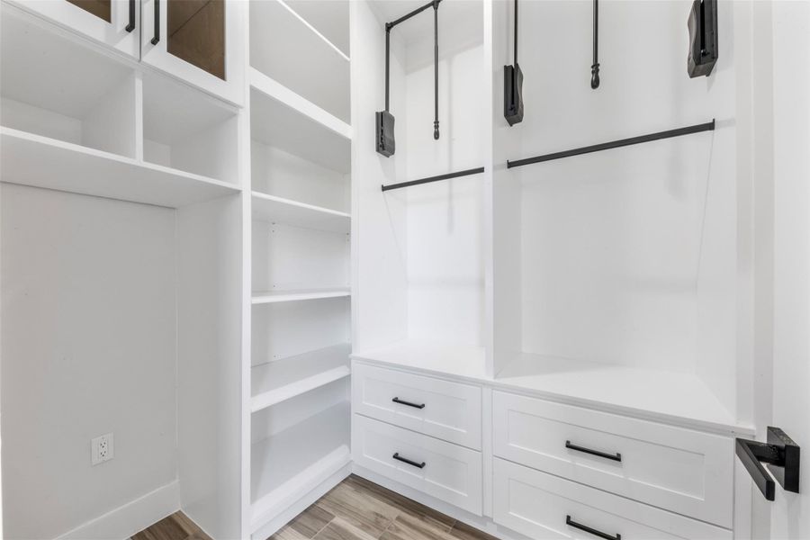 Furnished interior view inside a new home in , Baytown (Image 15).