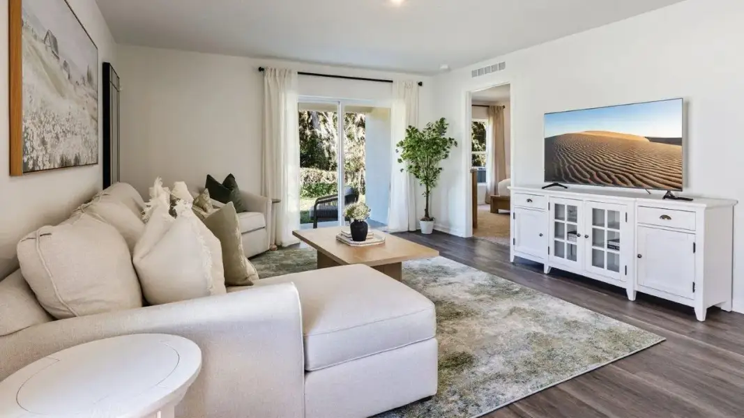 Furnished interior view inside a new home in Hawthorne Ranch, Lakeland (Image 10).