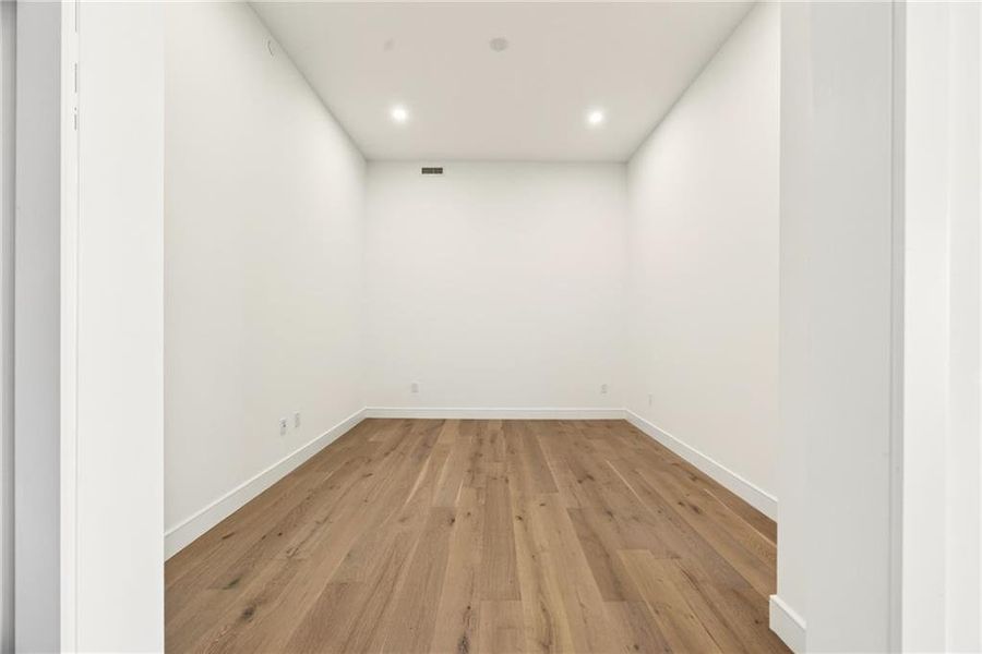 Spacious, unfurnished interior of a new home in The Dillon Buckhead, Atlanta (Image 40).