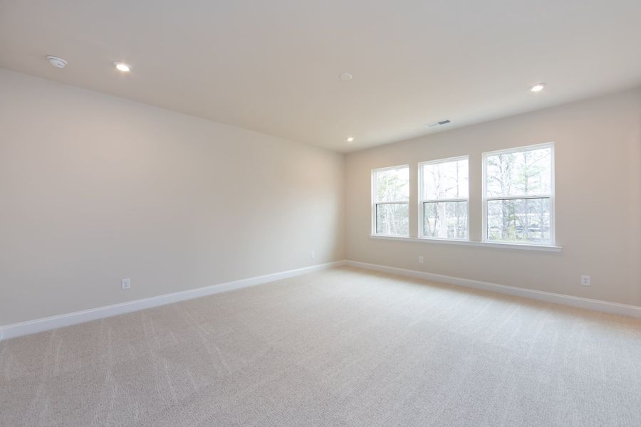 Spacious, unfurnished interior of a new home in Southbridge, Fort Mill (Image 37).