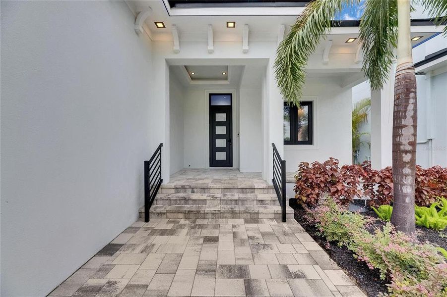 Exterior details and patio area of a home in , Apollo Beach (Image 41).
