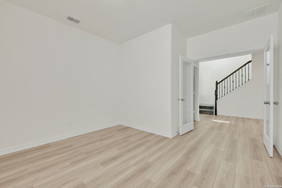 Spacious, unfurnished interior of a new home in , Converse (Image 10).