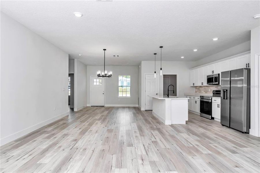 Spacious, unfurnished interior of a new home in , Ocala (Image 19).