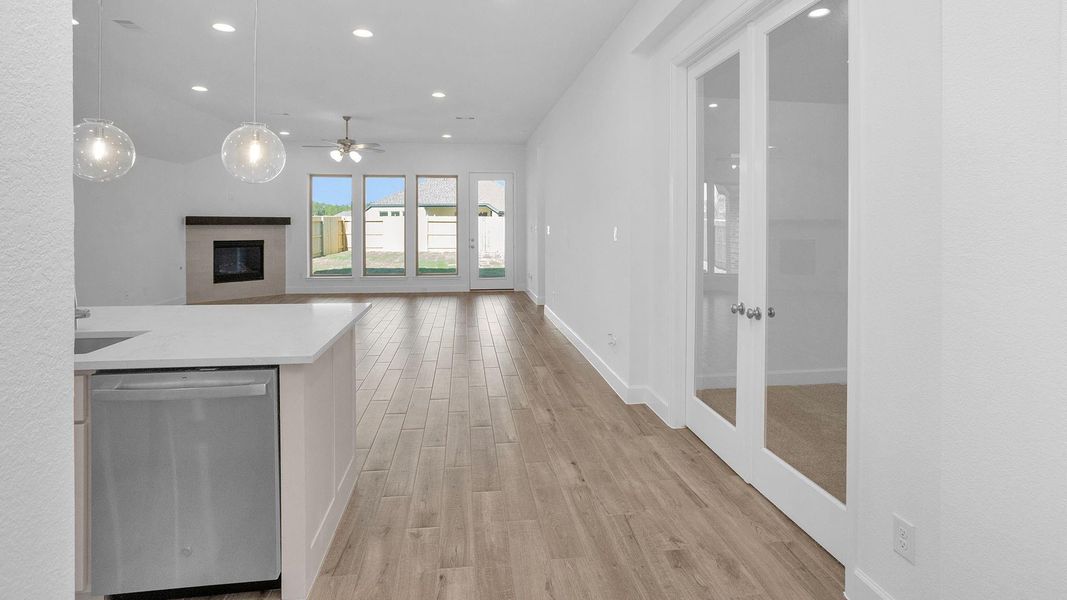 Spacious, unfurnished interior of a new home in Evergreen 50', Conroe (Image 11).