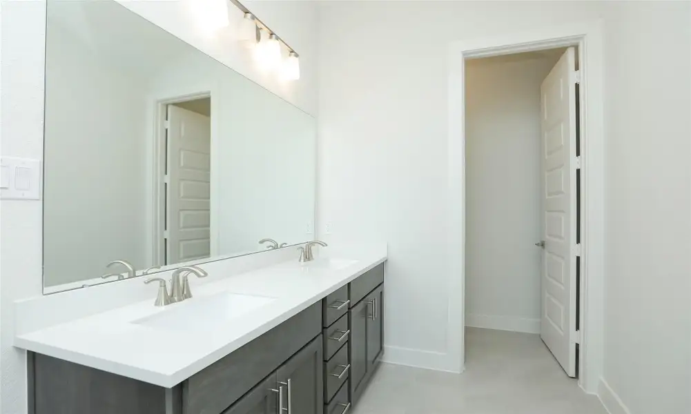 Furnished interior view inside a new home in Independence Heights, Houston (Image 10).