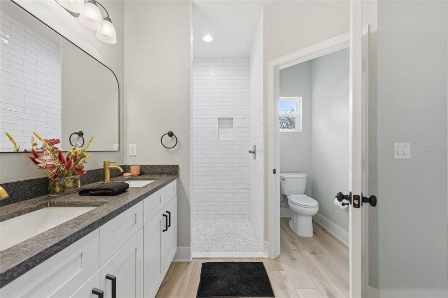 Furnished interior view inside a new home in , Plant City (Image 14).