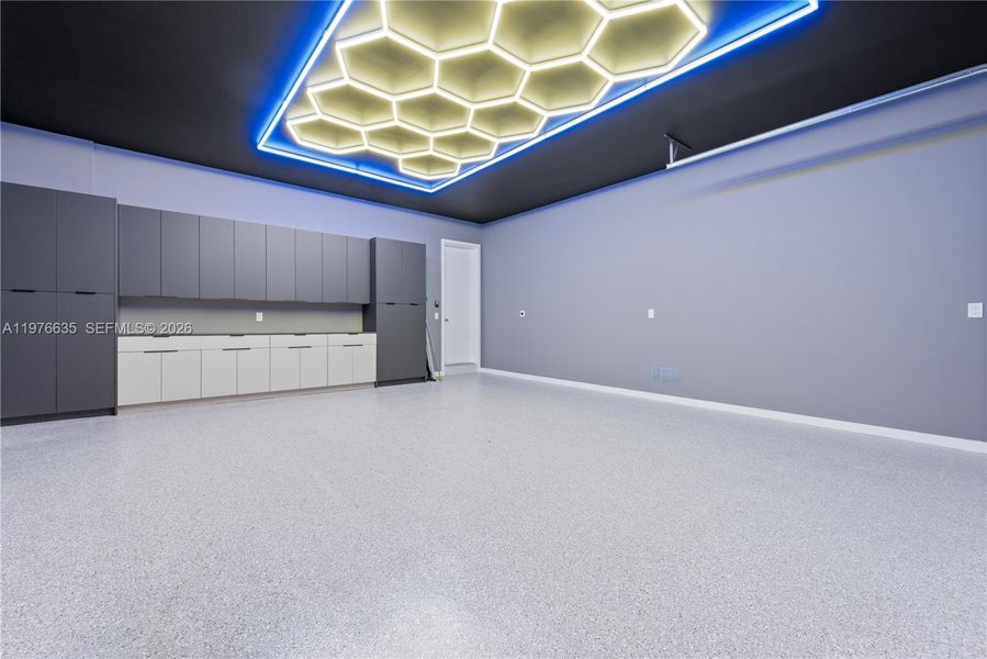 Spacious, unfurnished interior of a new home in , Miami (Image 23).