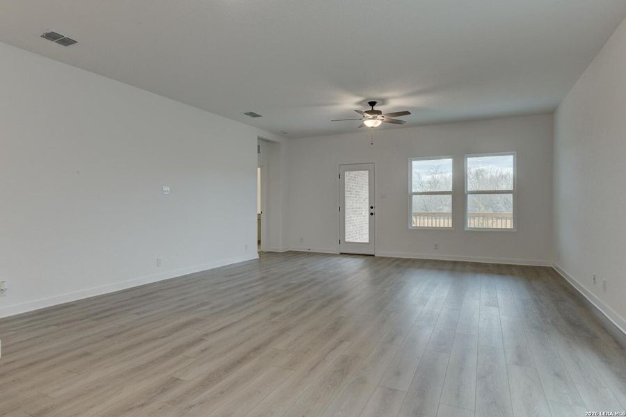 Spacious, unfurnished interior of a new home in Hennersby Hollow, San Antonio (Image 15). Spacious, unfurnished interior of a new home in Hennersby Hollow, San Antonio (Image 15).