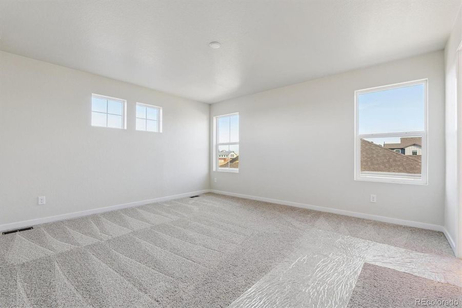 Spacious, unfurnished interior of a new home in Farmlore, Brighton (Image 21).