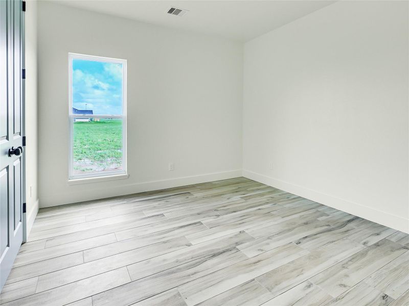Spacious, unfurnished interior of a new home in , Angleton (Image 32).