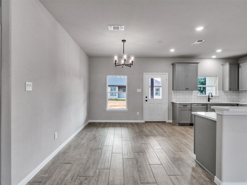 Spacious, unfurnished interior of a new home in , Brazoria (Image 14).