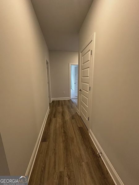 Spacious, unfurnished interior of a new home in Mirror Lake at South Harbour, Villa Rica (Image 16).