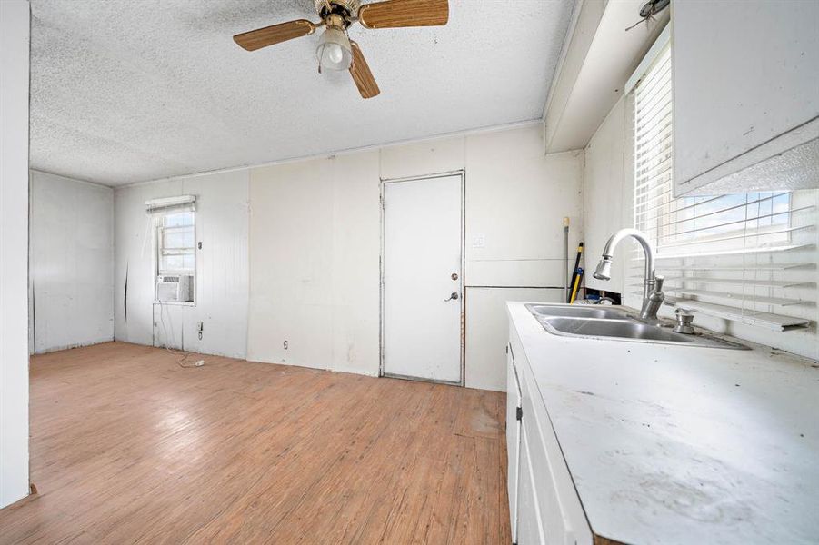 Spacious, unfurnished interior of a new home in , Hillsboro (Image 14).