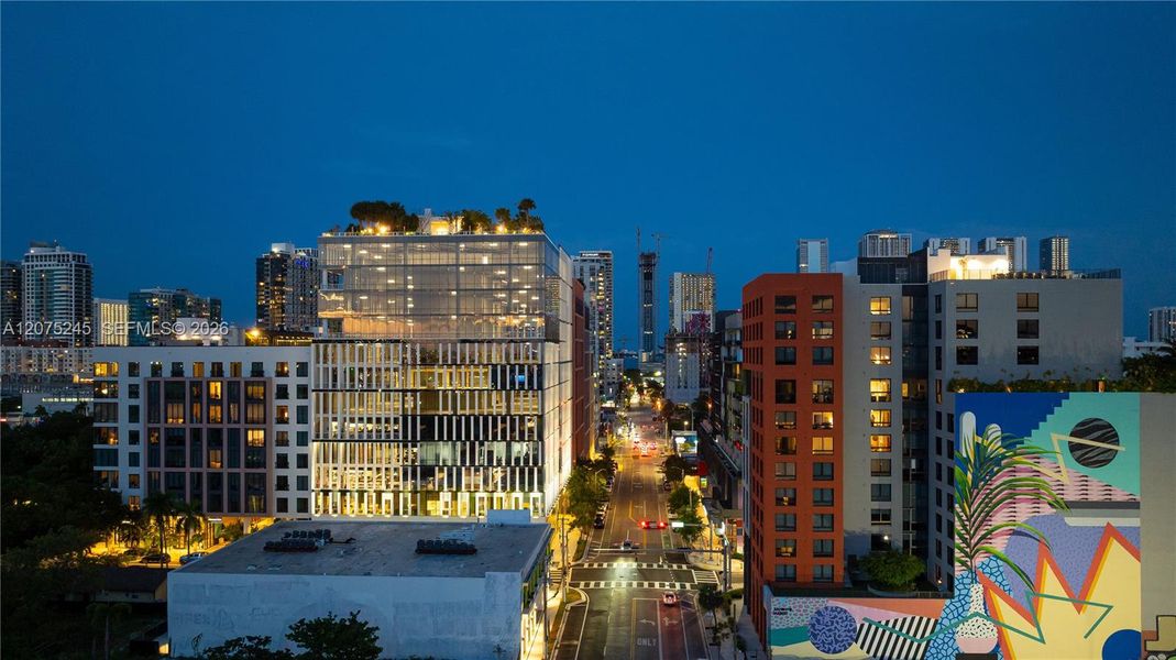 Condo located in Miami, FL showcasing its design and architecture (Image 20).