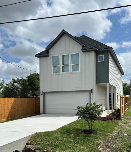 Front exterior of a new home in , Houston, TX, highlighting curb appeal (Image 18).