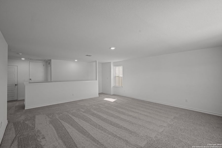 Spacious, unfurnished interior of a new home in Davis Ranch, San Antonio (Image 12).