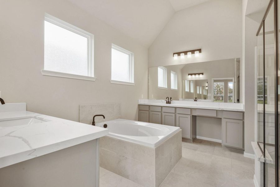 Spa-like owner's bath (*Photo not of actual home and used for illustration purposes only.) Spa-like owner's bath (*Photo not of actual home and used for illustration purposes only.)