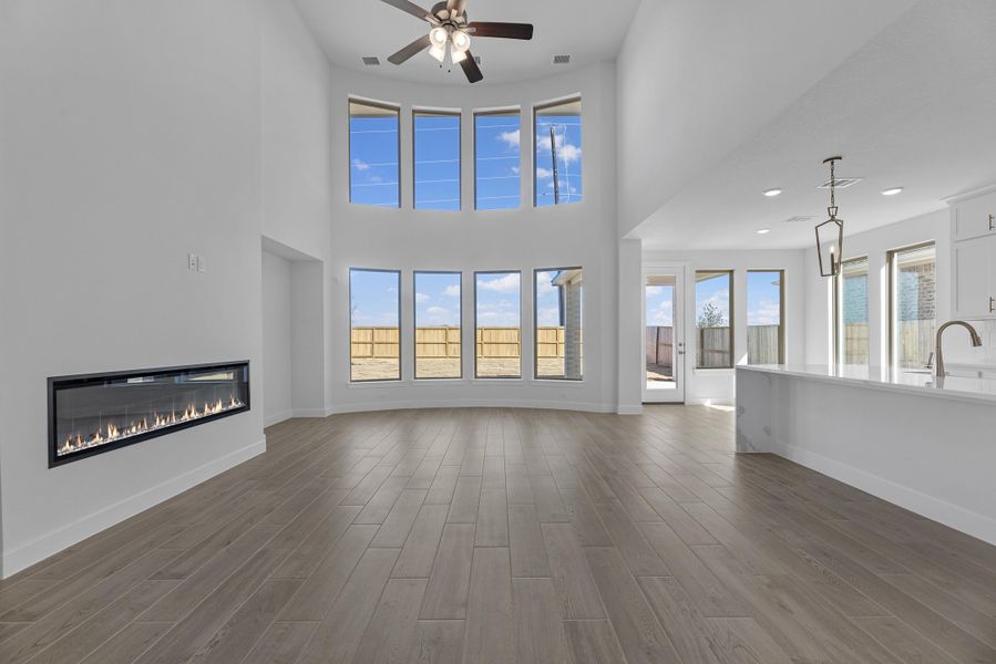 Spacious, unfurnished interior of a new home in Meridiana, Manvel (Image 14).