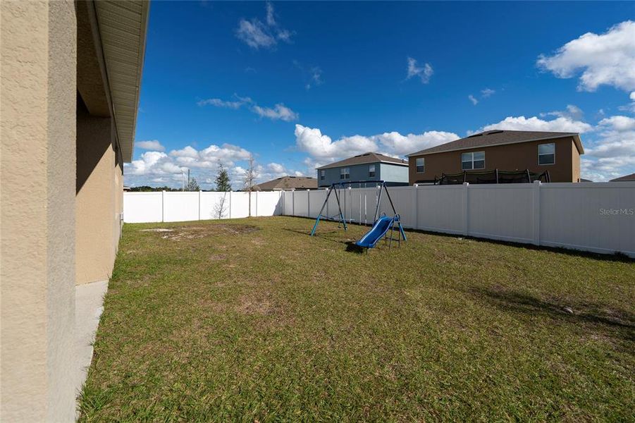 Exterior details and patio area of a home in , Haines City (Image 23).